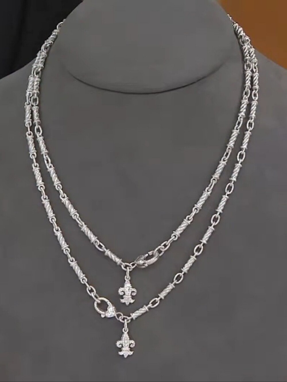 Judith Ripka Sterling Silver Oval Link Fleur-de-Lis Charm Necklace. Diamonique. - Picture 2 of 13